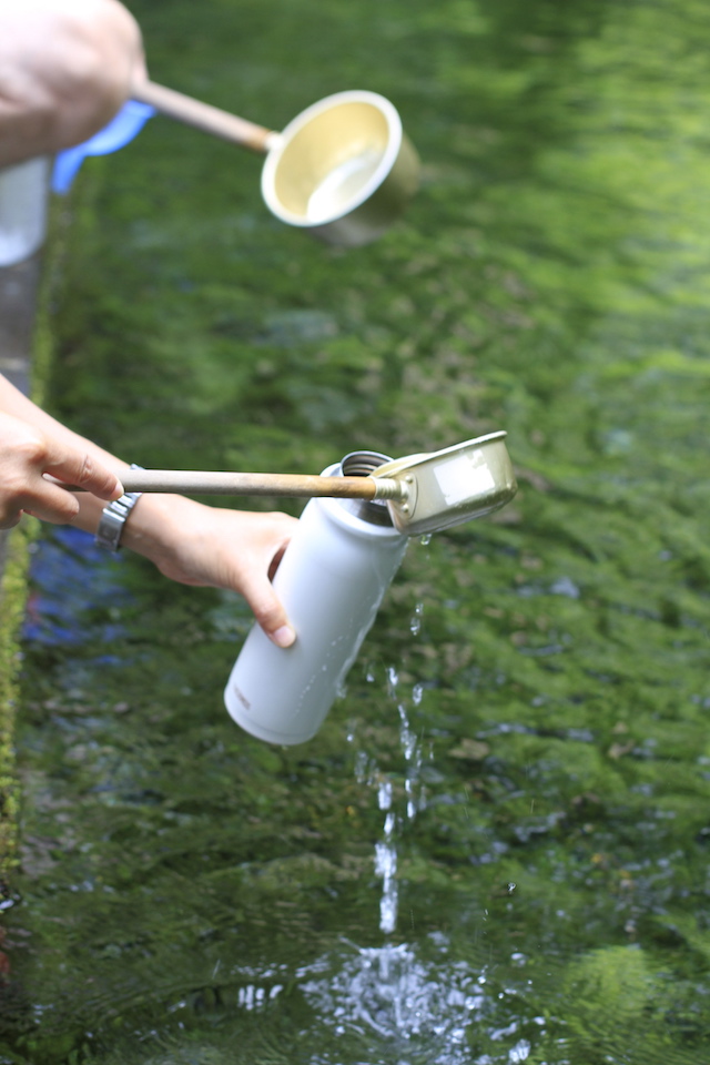 Wasser schöpfen (Foto: Kathrin Happe)